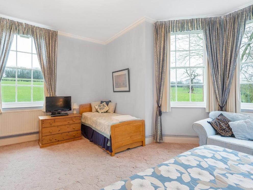 Marshwood Farm B&B And Shepherds Hut Dinton  Exteriör bild